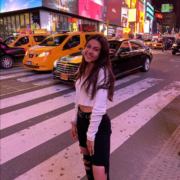 Meet your Posher, Arianna! - Picture 3 of 4